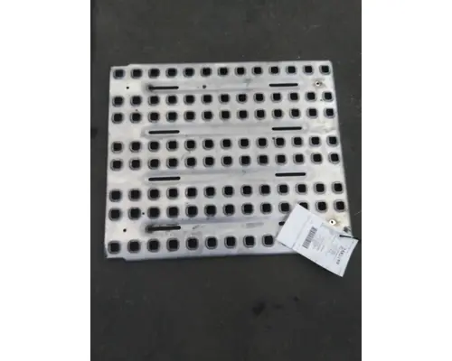 VOLVO VNL DECK (CATWALK) STEP