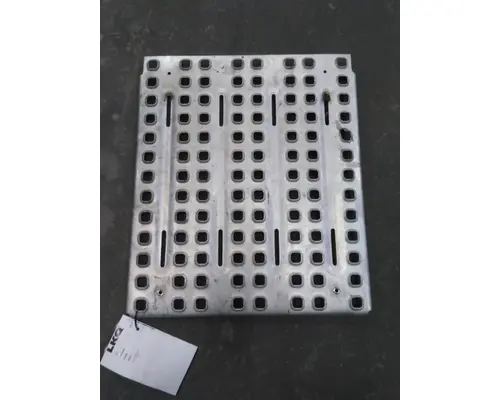 VOLVO VNL DECK (CATWALK) STEP