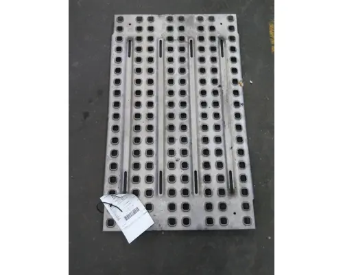 VOLVO VNL DECK (CATWALK) STEP