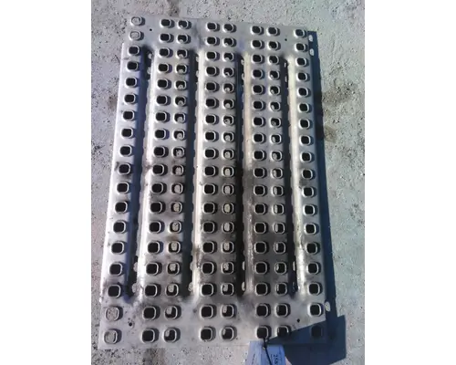 VOLVO VNL DECK (CATWALK) STEP