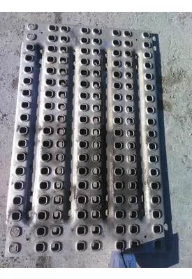 VOLVO VNL DECK (CATWALK) STEP