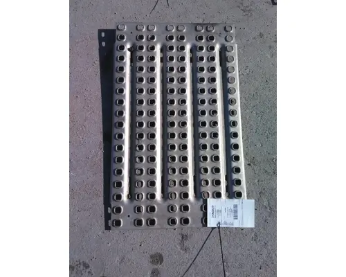 VOLVO VNL DECK (CATWALK) STEP