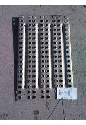 VOLVO VNL DECK (CATWALK) STEP