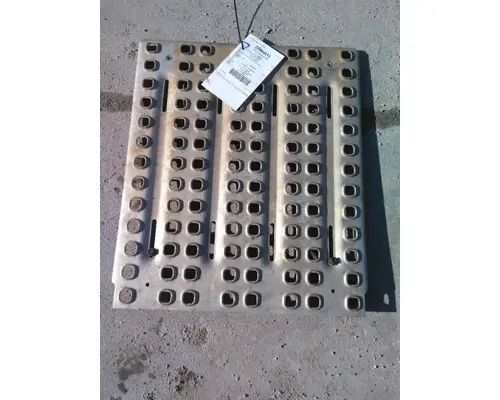 VOLVO VNL DECK (CATWALK) STEP