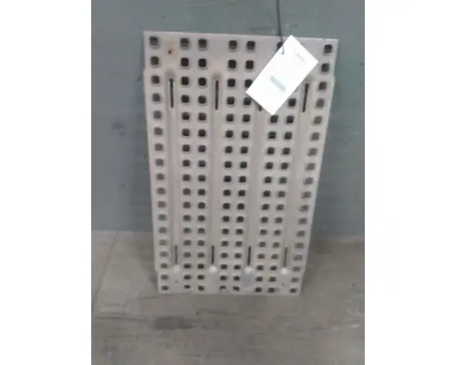 VOLVO VNL DECK (CATWALK) STEP