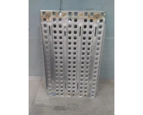 VOLVO VNL DECK (CATWALK) STEP