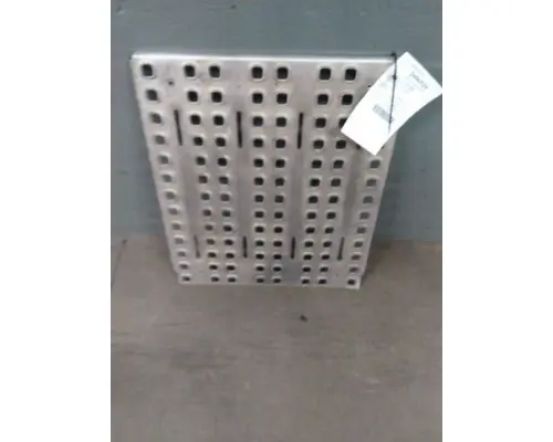 VOLVO VNL DECK (CATWALK) STEP