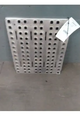 VOLVO VNL DECK (CATWALK) STEP