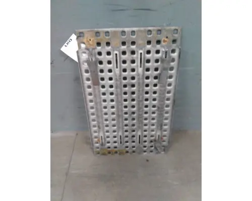 VOLVO VNL DECK (CATWALK) STEP