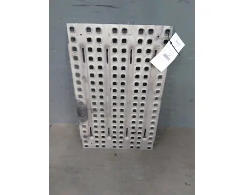 VOLVO VNL DECK (CATWALK) STEP