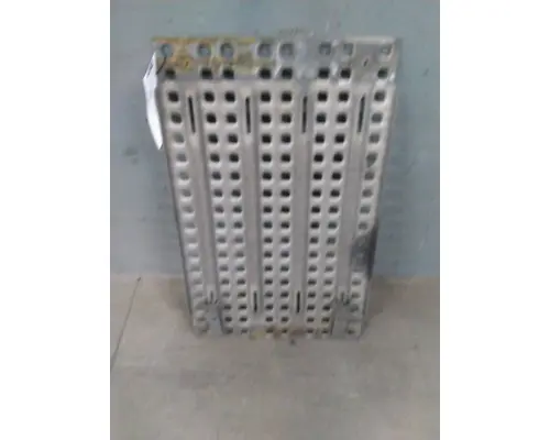 VOLVO VNL DECK (CATWALK) STEP