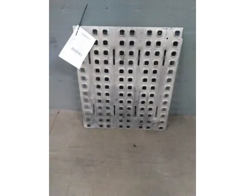 VOLVO VNL DECK (CATWALK) STEP