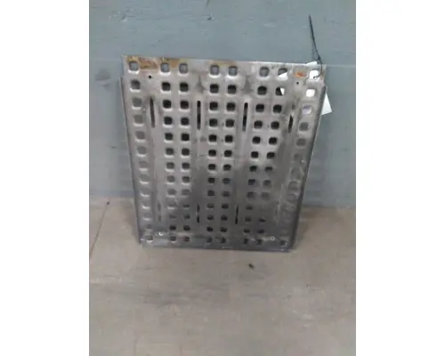 VOLVO VNL DECK (CATWALK) STEP