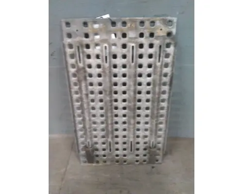 VOLVO VNL DECK (CATWALK) STEP