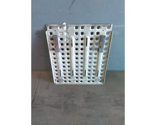 VOLVO VNL DECK (CATWALK) STEP