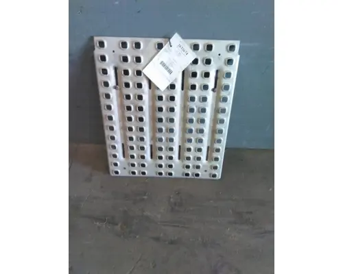 VOLVO VNL DECK (CATWALK) STEP