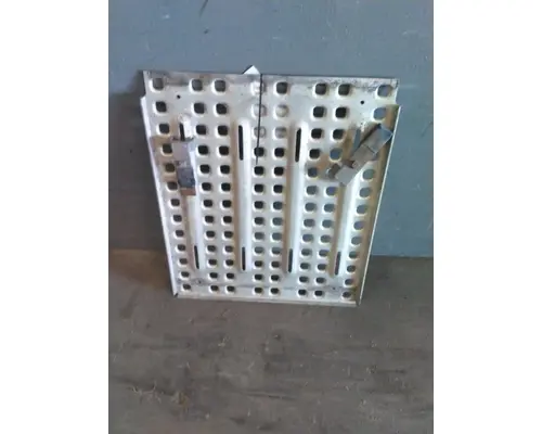 VOLVO VNL DECK (CATWALK) STEP