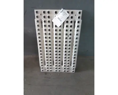 VOLVO VNL DECK (CATWALK) STEP
