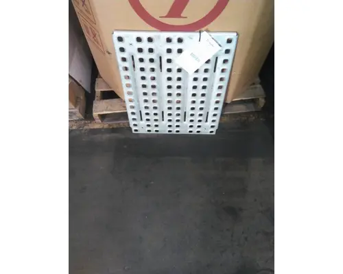 VOLVO VNL DECK (CATWALK) STEP