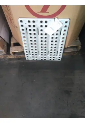 VOLVO VNL DECK (CATWALK) STEP