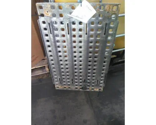 VOLVO VNL DECK (CATWALK) STEP
