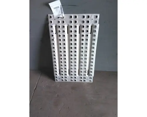 VOLVO VNL DECK (CATWALK) STEP