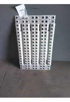 VOLVO VNL DECK (CATWALK) STEP