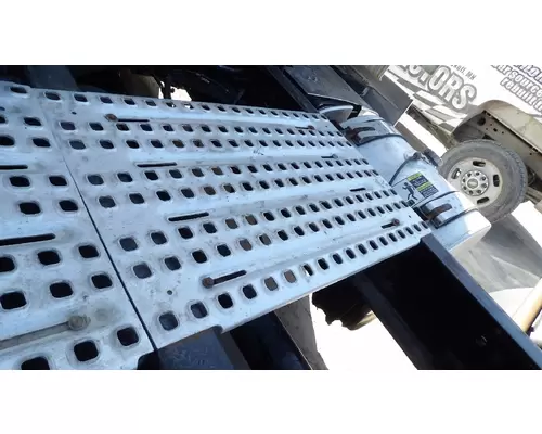 VOLVO VNL DECK (CATWALK) STEP