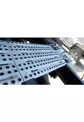 VOLVO VNL DECK (CATWALK) STEP