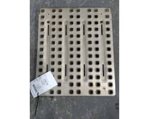 VOLVO VNL DECK (CATWALK) STEP