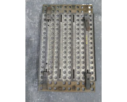 VOLVO VNL DECK (CATWALK) STEP