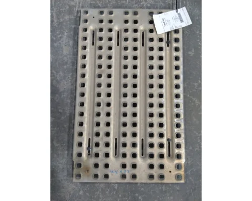 VOLVO VNL DECK (CATWALK) STEP