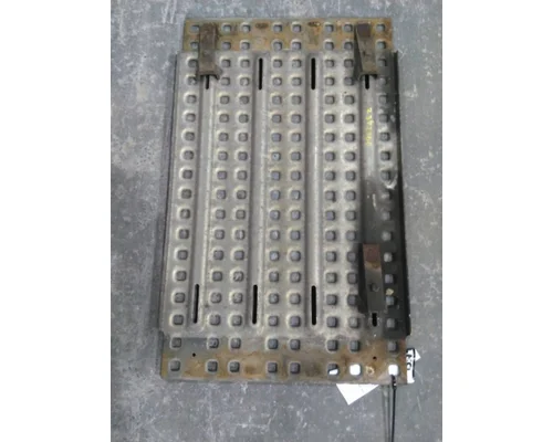 VOLVO VNL DECK (CATWALK) STEP