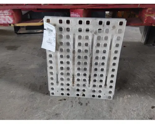 VOLVO VNL DECK (CATWALK) STEP