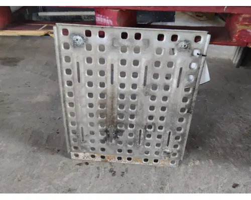 VOLVO VNL DECK (CATWALK) STEP