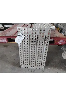 VOLVO VNL DECK (CATWALK) STEP