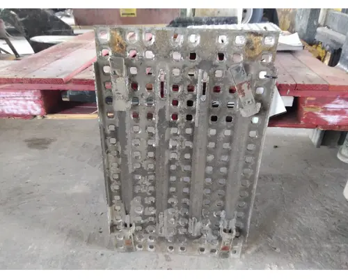 VOLVO VNL DECK (CATWALK) STEP