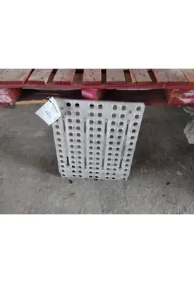 VOLVO VNL DECK (CATWALK) STEP