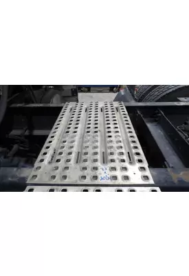 VOLVO VNL DECK (CATWALK) STEP