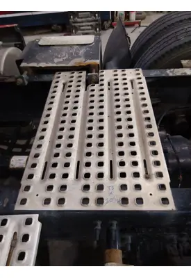 VOLVO VNL DECK (CATWALK) STEP