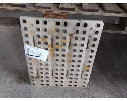 VOLVO VNL DECK (CATWALK) STEP