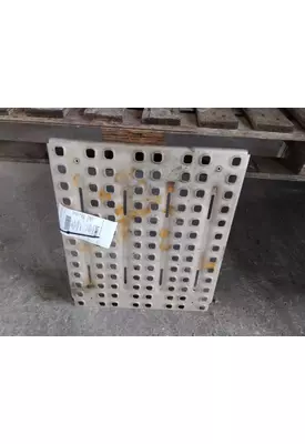 VOLVO VNL DECK (CATWALK) STEP