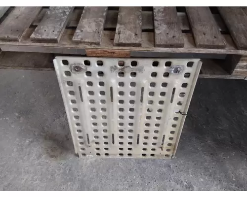 VOLVO VNL DECK (CATWALK) STEP