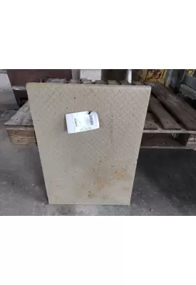 VOLVO VNL DECK (CATWALK) STEP
