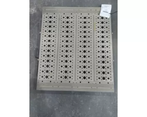 VOLVO VNL DECK (CATWALK) STEP