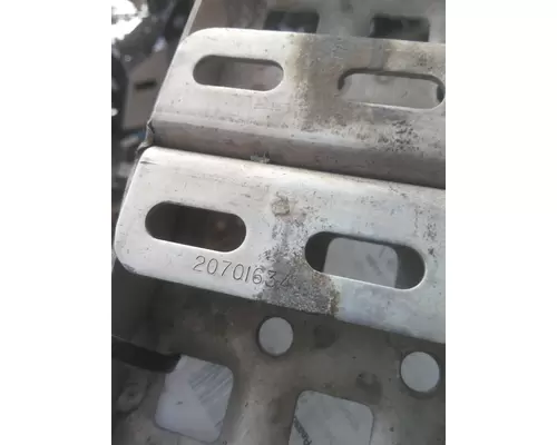 VOLVO VNL DECK (CATWALK) STEP