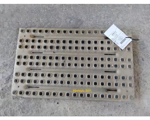VOLVO VNL DECK (CATWALK) STEP