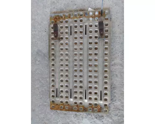 VOLVO VNL DECK (CATWALK) STEP