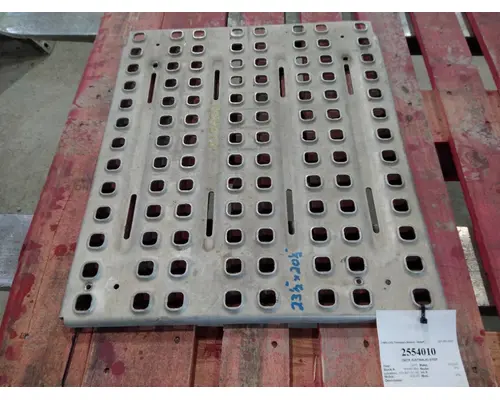 VOLVO VNL DECK (CATWALK) STEP