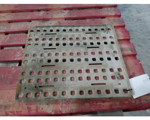 VOLVO VNL DECK (CATWALK) STEP